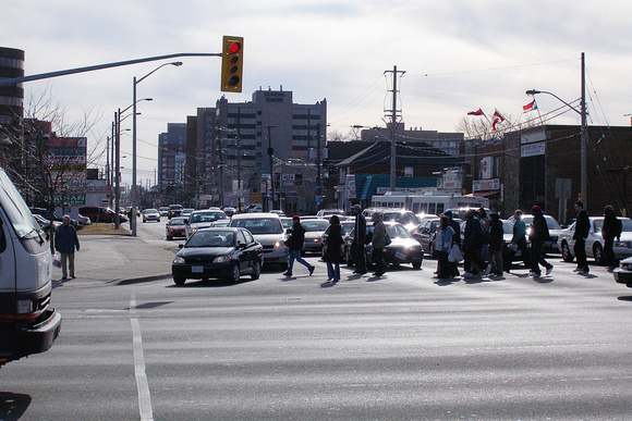 4:26 PM: crossing Dundas Street West at Hurontario from the nort